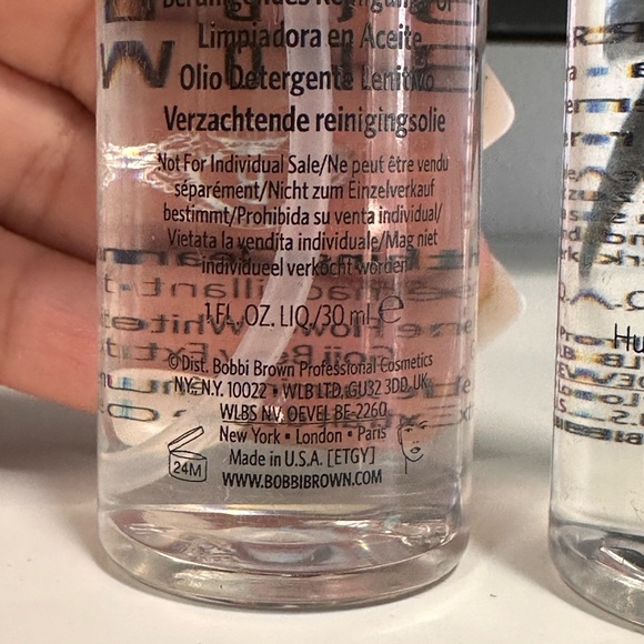 Bobbi Brown Soothing cleaning oil
Bundle of two
1 oz (each) X 2 bottles - Picture 3 of 3